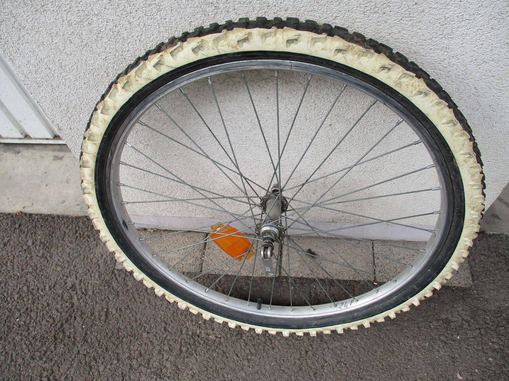 roue avant VTT 24 pouces Vélos