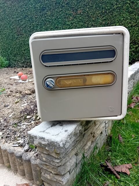 Bo�te aux lettres murale 30 Saint-Pierre-en-Faucigny (74)