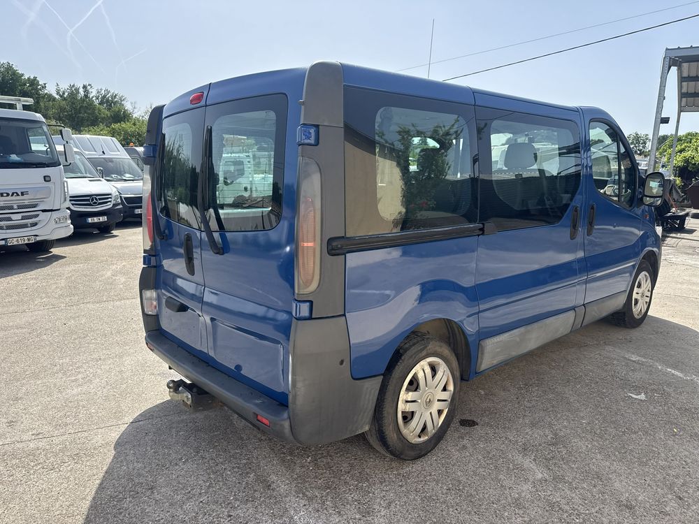 Trafic Passenger 1.9 dCi 100 Expression 2006 occasion 33450 Montussan