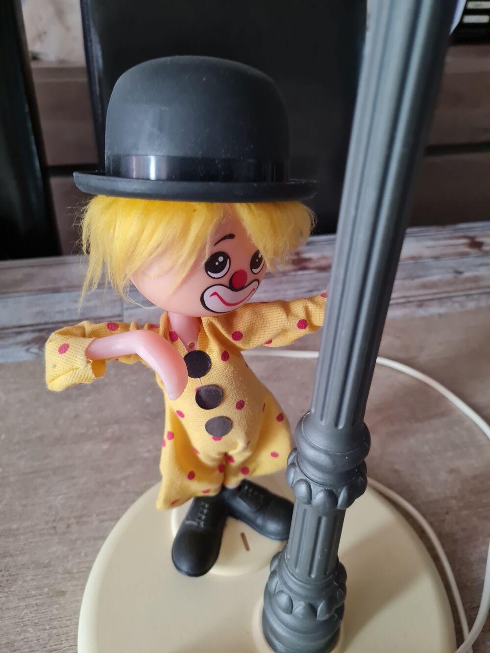 Lampe de chevet fa&ccedil;on lampadaire avec clown Mobilier enfants