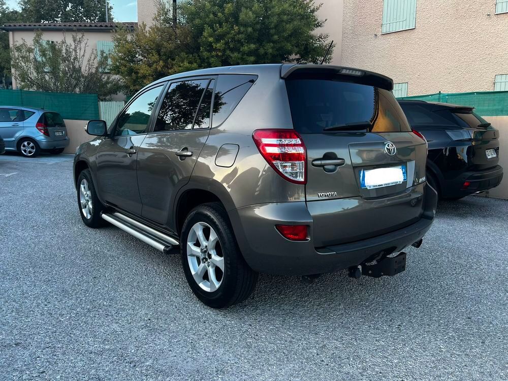 RAV 4 RAV4 150 D-4D 4WD LeCap 2010 occasion 83000 Toulon