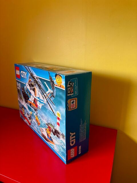 LEGO City 60166 €  Hélicoptère de secours Garde-côtes €  Neuf et scellé Saint-Nolff (56)