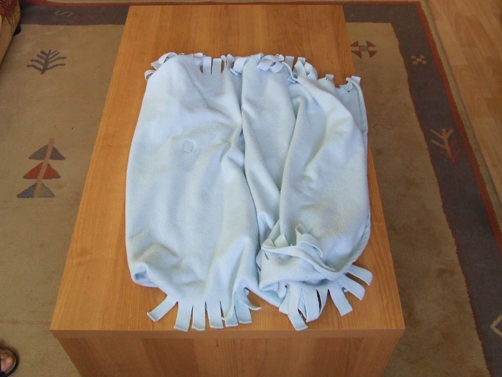 Couverture, Plaid polaire, Bleu ciel, 85.5&nbsp;&times;&nbsp;140&nbsp;cm, TBE Pu�riculture