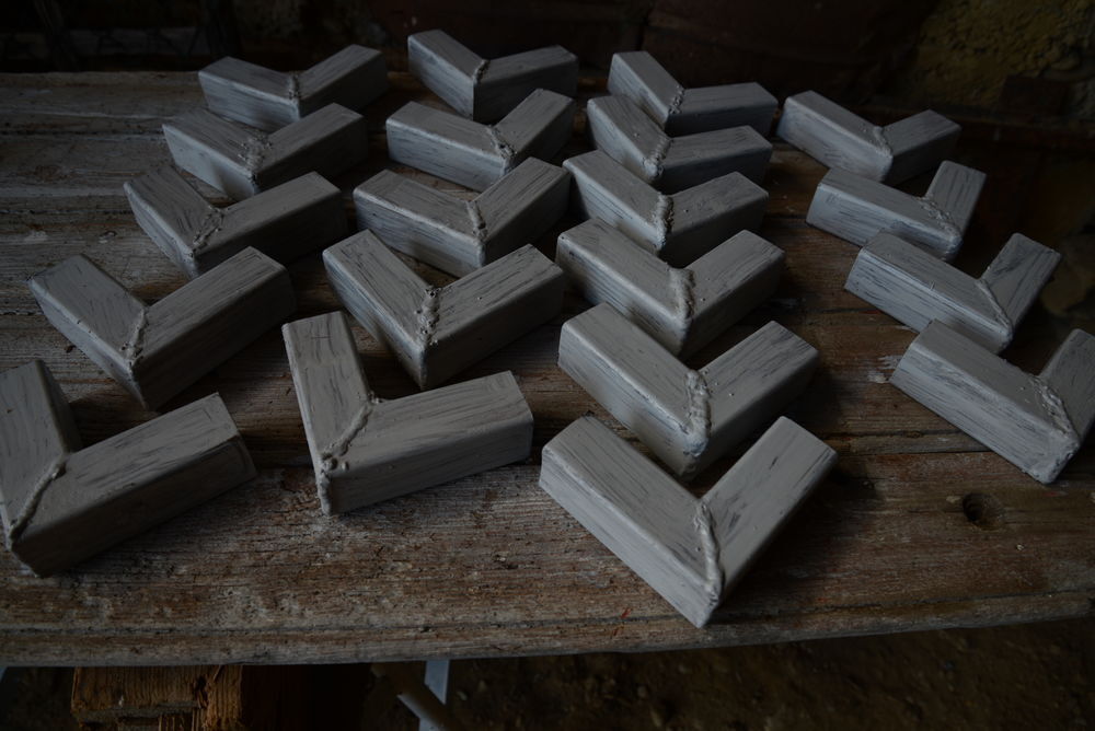 20 &eacute;querres peintes tubes soud&eacute;s &eacute;pais 40 x 40 Bricolage