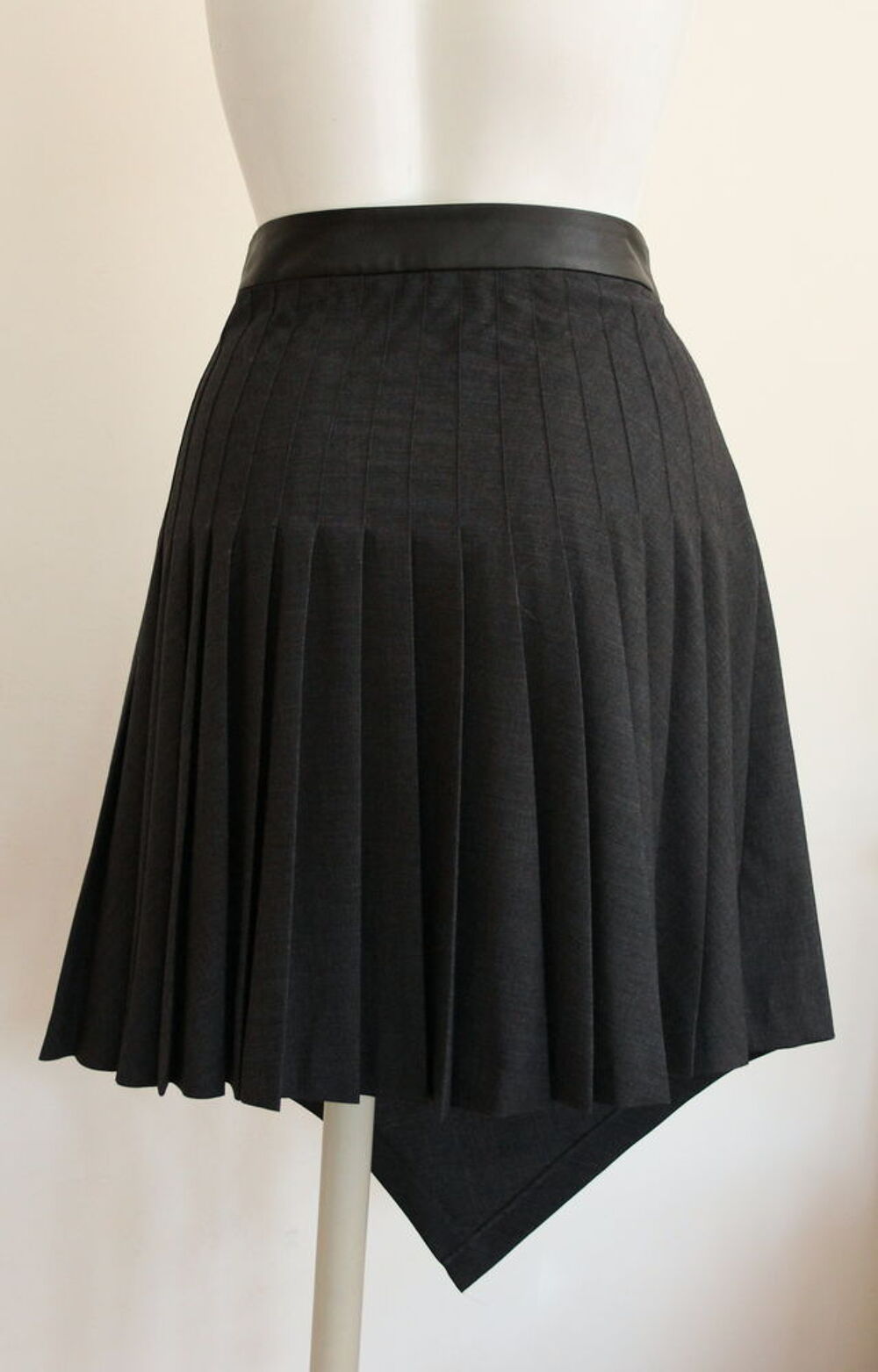 Jupe asym&eacute;trique &agrave; plis ALEXANDER MCQUEEN T.38 Vêtements