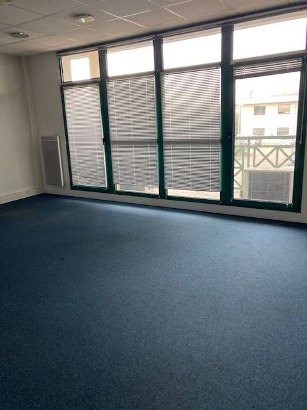   BUREAU A VENDRE  302M2 PARC D ACTIVITE BRON Bron