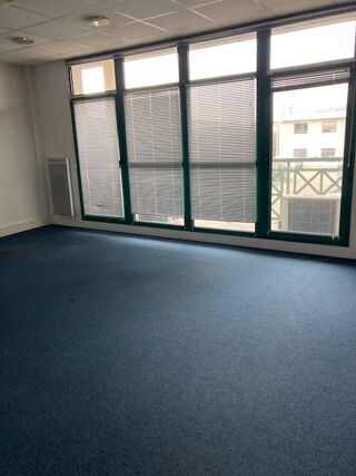  BUREAU A VENDRE  302M2 PARC D ACTIVITE BRON Bron