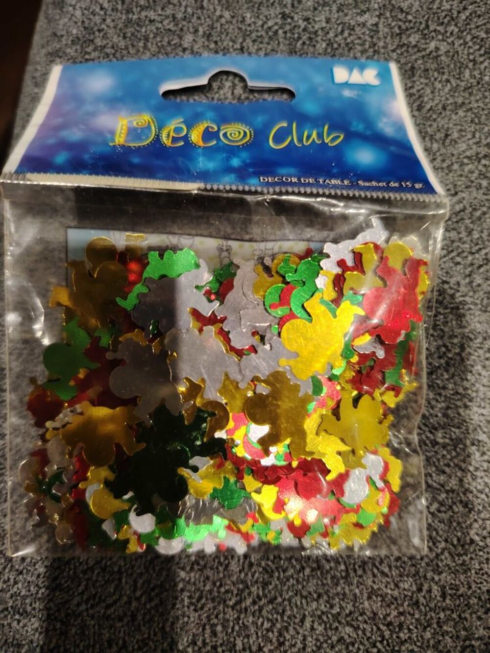 DECORS DE TABLE ET RUBANS PAPIERS DE NO&Euml;L. Décoration