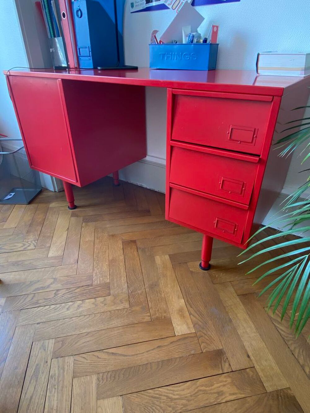 Bureau en m&eacute;tal rouge / Lyon Meubles