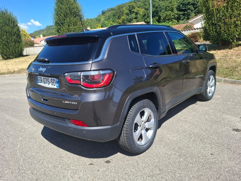 Compass 2.0 I MultiJet II 140 ch Active Drive BVA9 Longitude 2017 occasion 69320 Feyzin