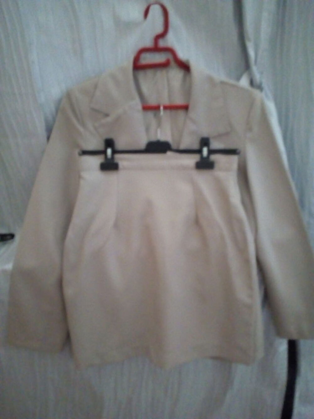 Tailleur jupe taille 38 couleur beige Vêtements