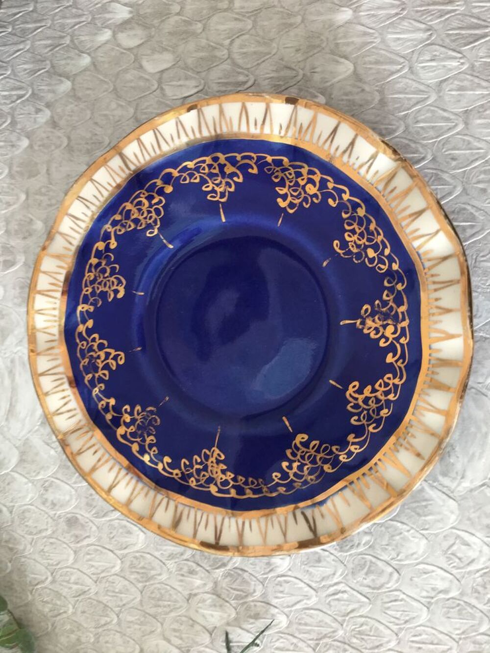 Jolie TASSE sur pied et sa Sous-tasse Décoration
