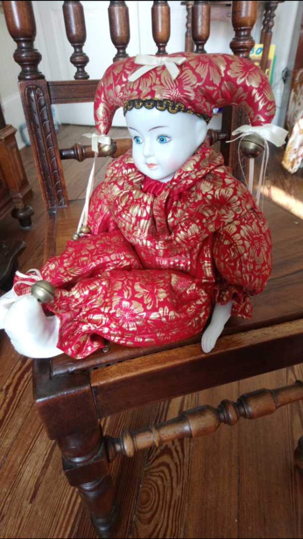 Poup&eacute;e Arlequin en porcelaine ann&eacute;es 1980 