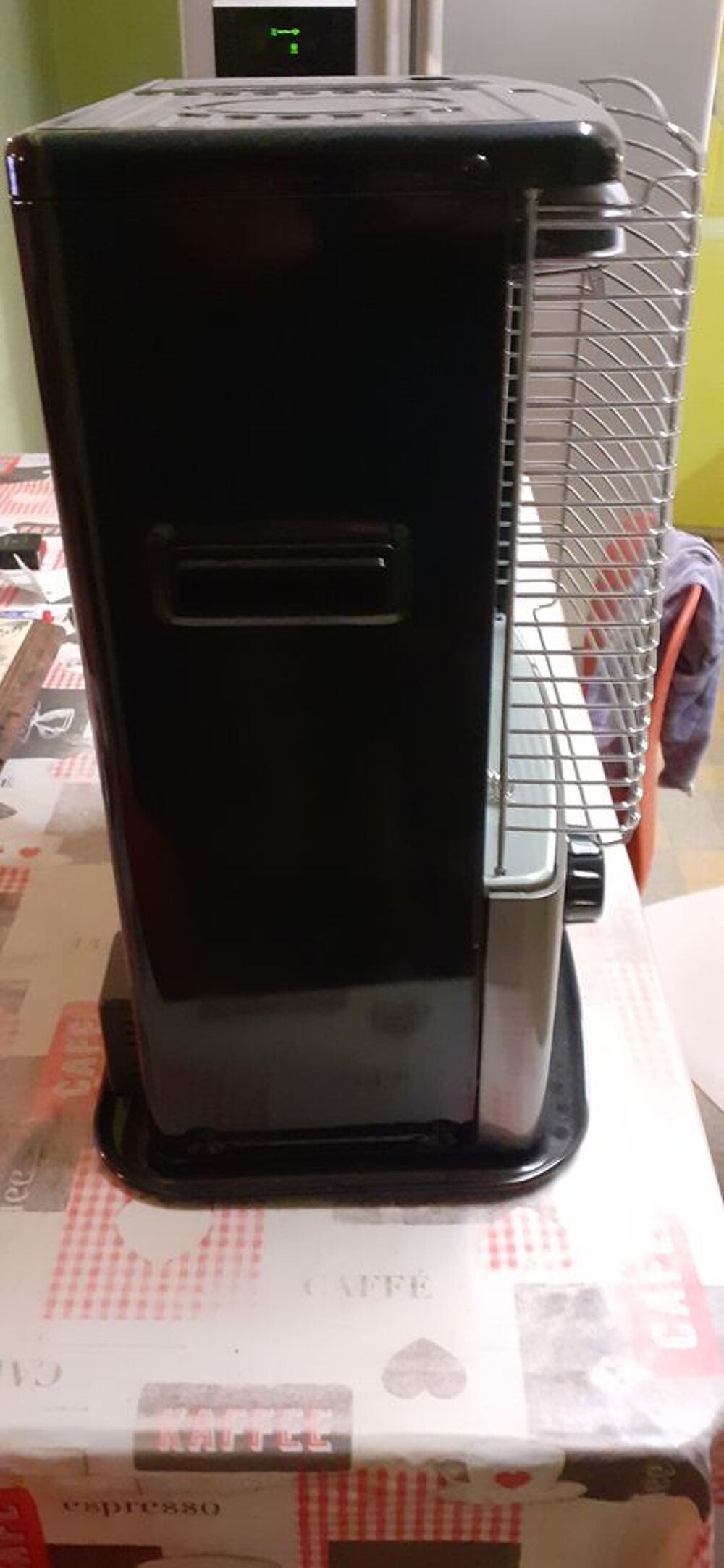 Chauffage mobile de marque Qlima noir et gris Electroménager