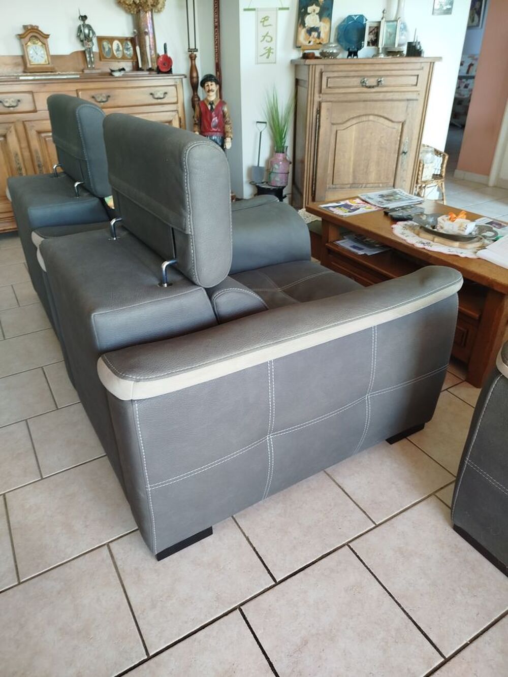 salon deux places avec deux fauteuils Meubles