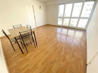  Appartement à louer 4 pièces 69 m²