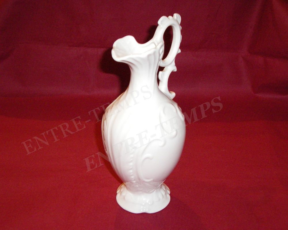 AIGUI&Egrave;RE EN FAIENCE BLANCHE Décoration