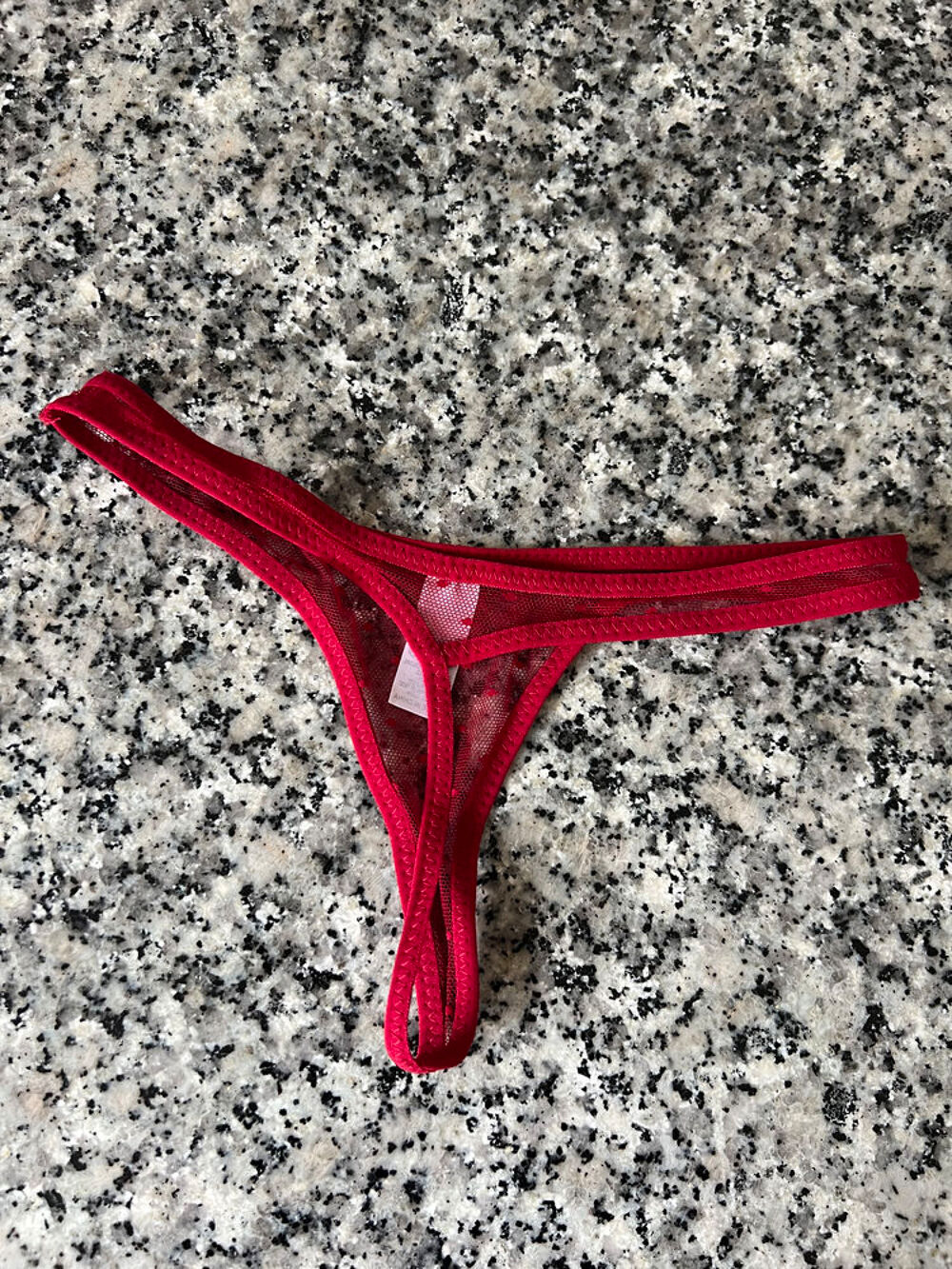 String Femme Rouge. Neuf Jamais Port&eacute;. Taille XS Vêtements