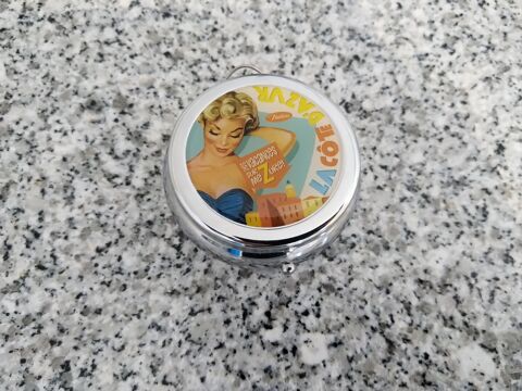 Cendrier de poche motif Pin'up Neuf
12 Melun (77)