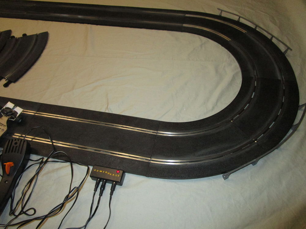 VIEUX CIRCUIT AUTOMOBILE "SACLECTRIC-GRAND PRIX" 
Jeux / jouets