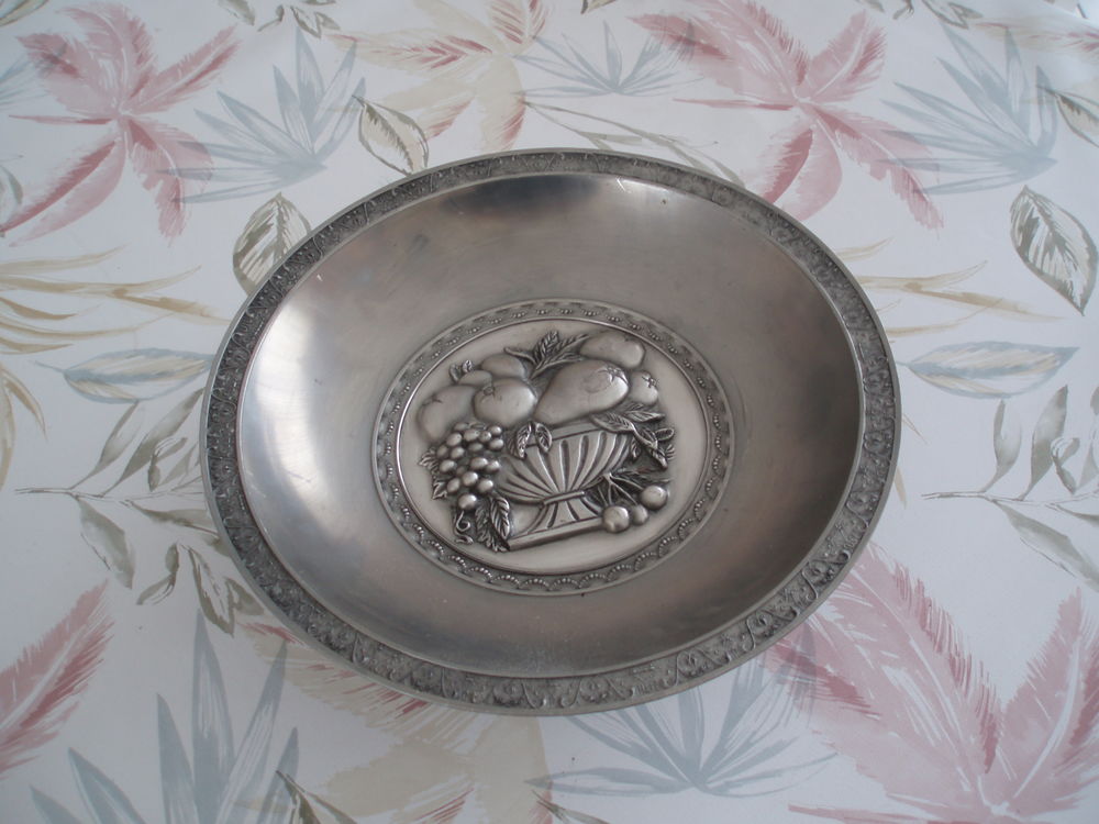 Plat en &eacute;tain Décoration