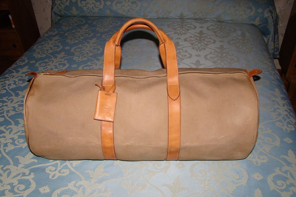 Ancien sac de voyage Dior vintage
Maroquinerie