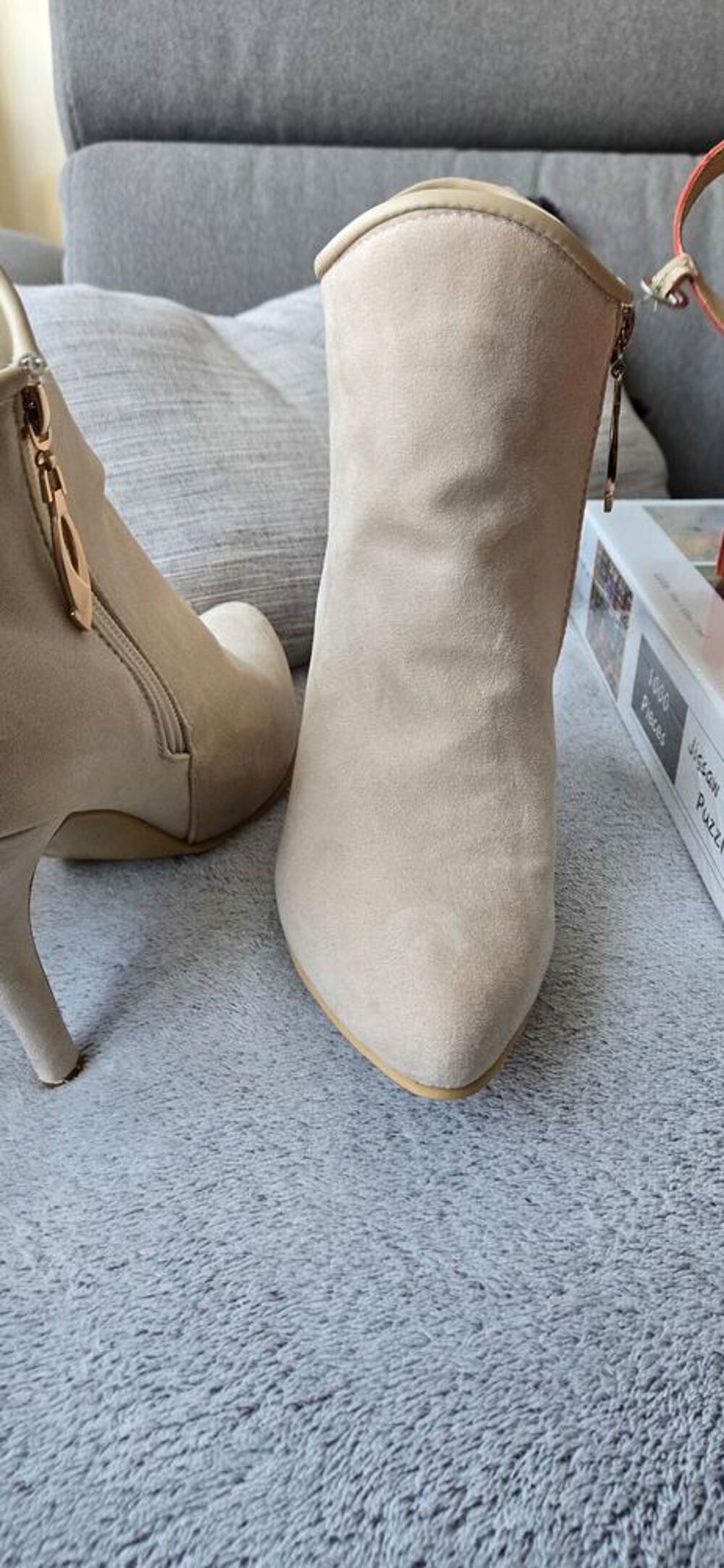 Jolies petite bottines &agrave; talons,. Chaussures