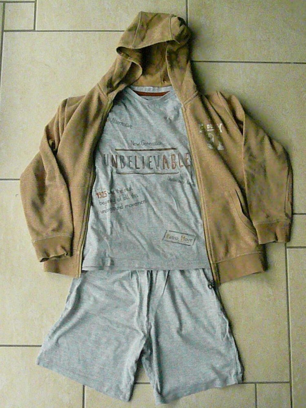 Tenue de sport 3 pi&egrave;ces 10 ans (n&deg;27) Vêtements enfants