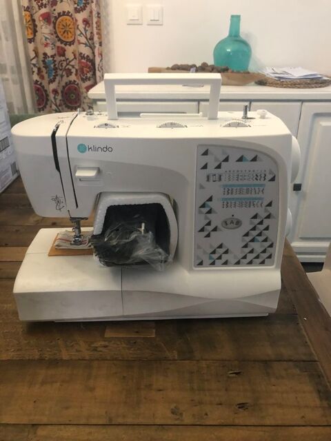 Machine  coudre 100 Magny-en-Vexin (95)