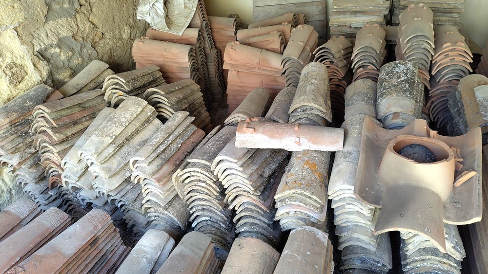 Tuiles romaines anciennes et recentes Bricolage