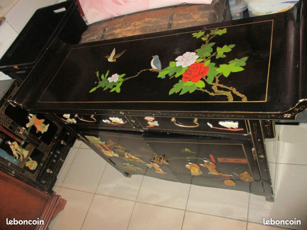 2 commodes chinoises laqu&eacute;es (assorti d'une bo&icirc;te &agrave; bijoux) Meubles