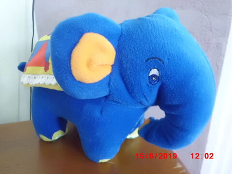 ELEPHANT BLEU ET VERT MAMAS&PAPAS 15 Oignies (62)