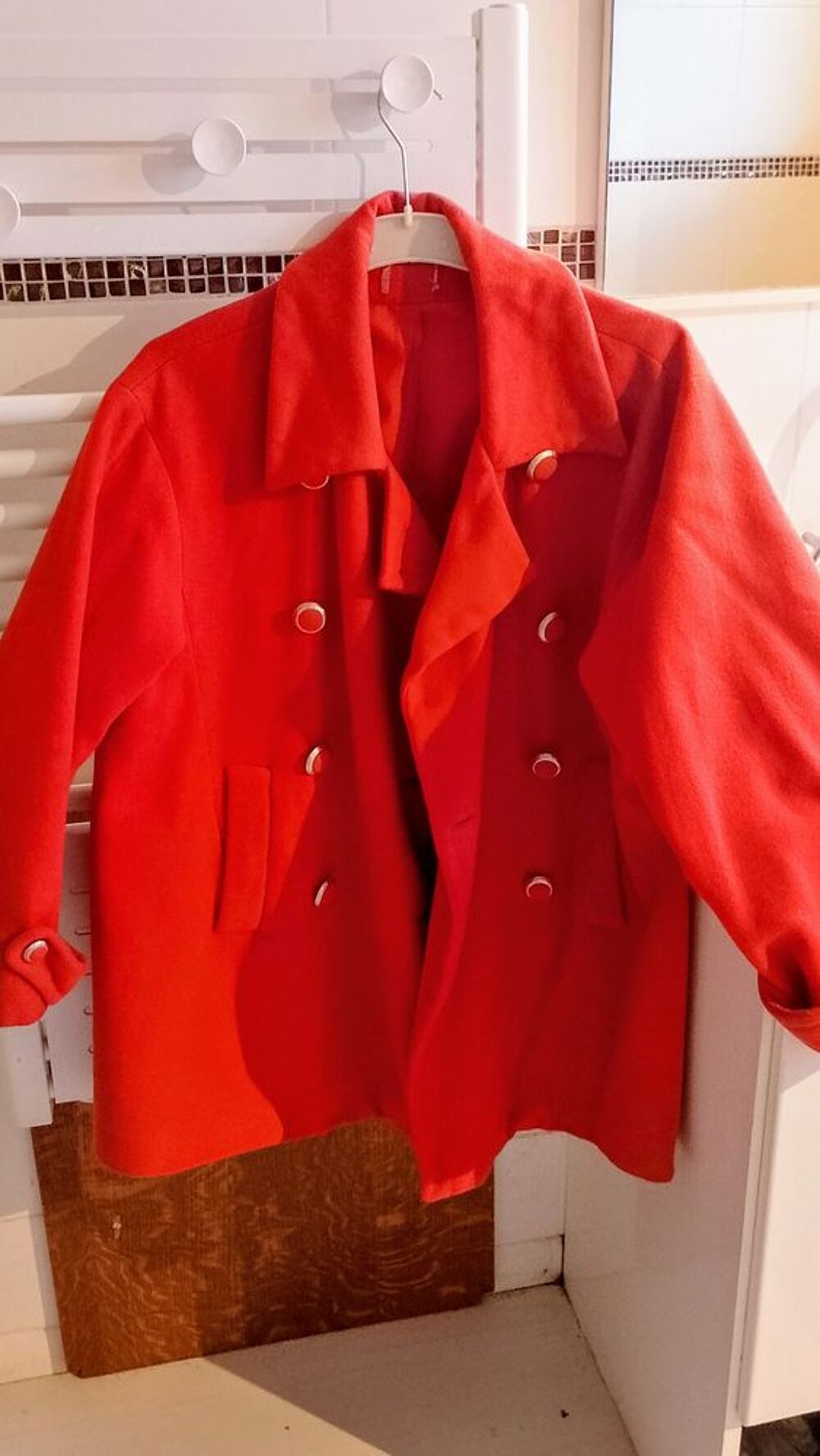 Manteau orange &agrave; boutons, style vintage Vêtements