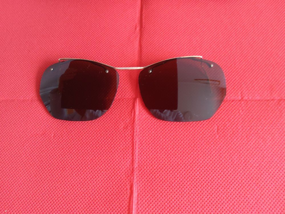 CLIPS SOLAIRES avec &eacute;tui Essilor Bijoux et montres