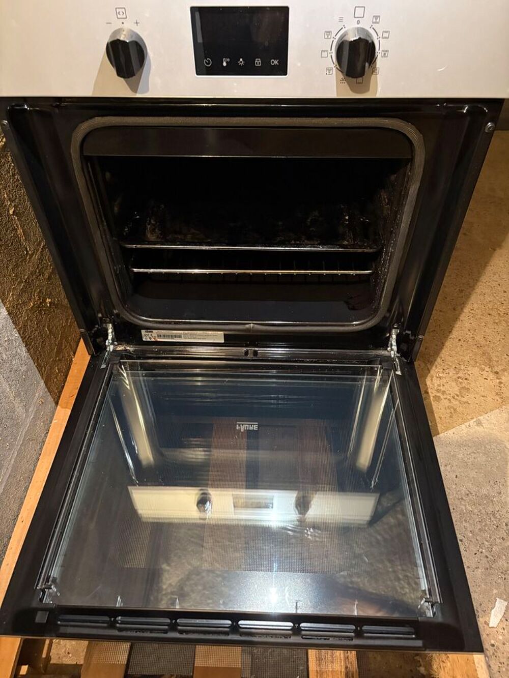 Cuisini&egrave;re FAURE induction 4 foyers + four pyrolyse Electroménager