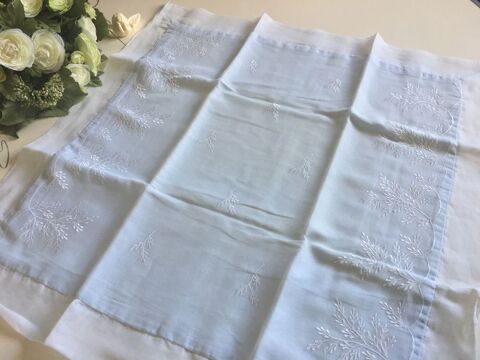 HOUSSE de COUSSIN bleue ciel et broderie blanche 5 Blaye (33)