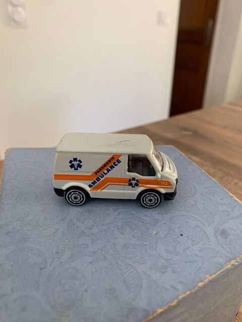 Jouet vhicule miniature Teamsterz    Ambulance pa 4 Saleilles (66)