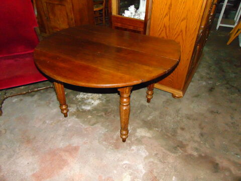 table ronde ancienne en chne 80 Bruay-sur-l'Escaut (59)