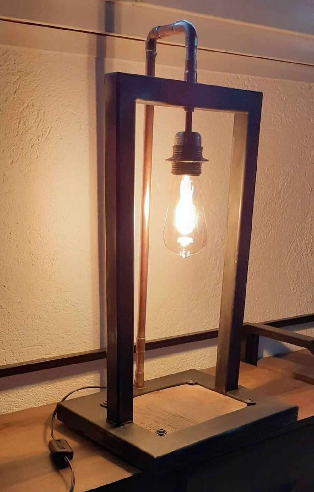 Lampe &agrave; poser, style industriel, fabrication artisanale Décoration