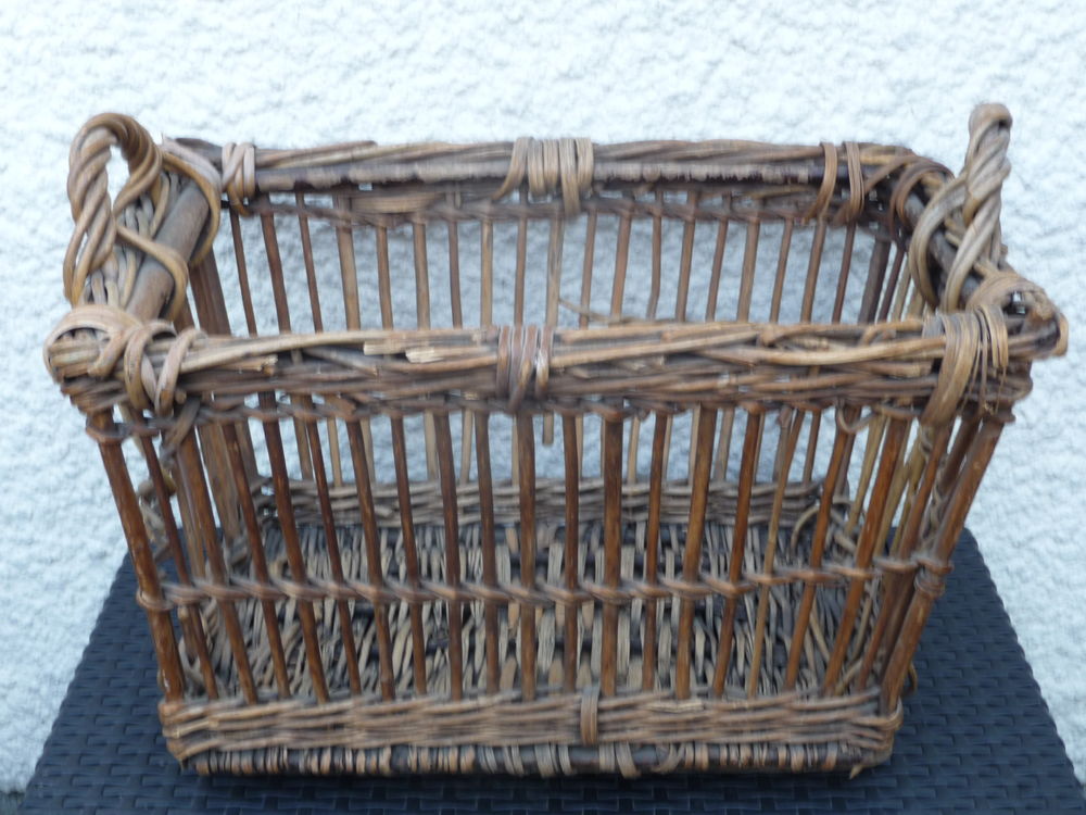 Panier en osier de filature vintage
