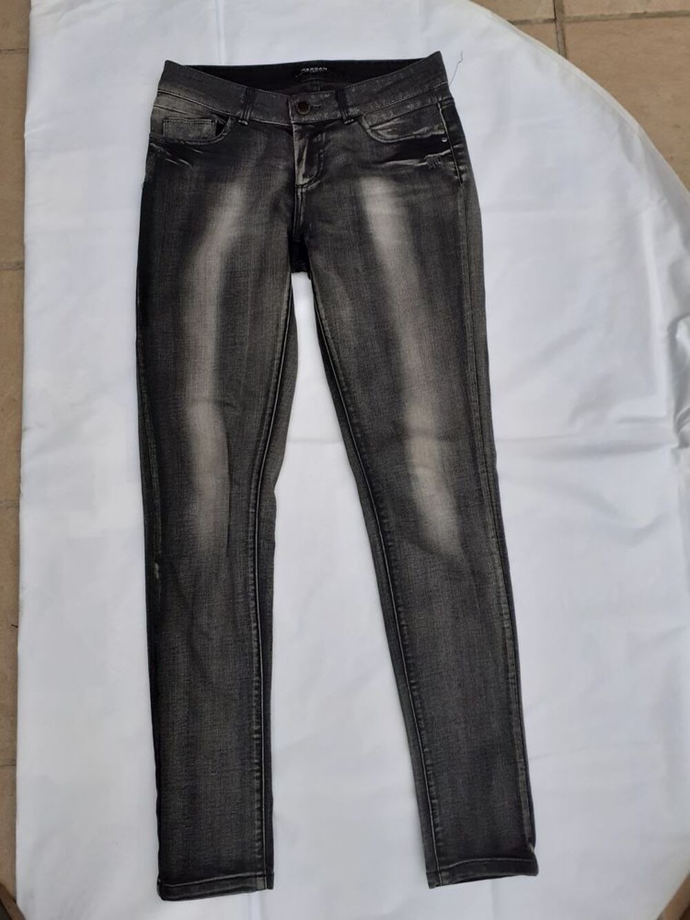 des v&ecirc;tements 1€ hommes femmes enfants 200 pieces disponible Vêtements