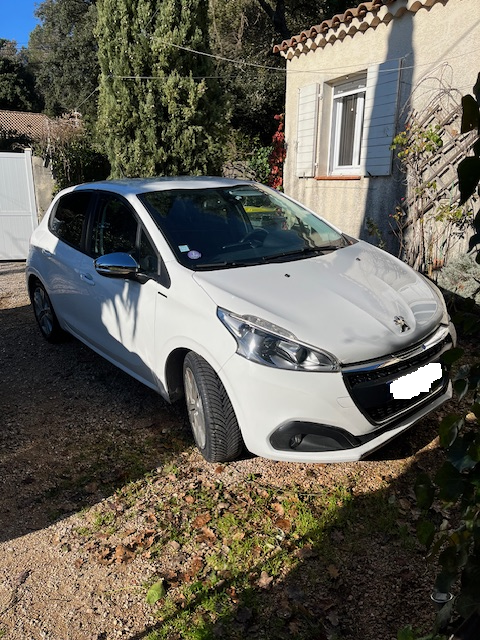 Peugeot 208 PureTech 82ch S&S BVM5 Signature