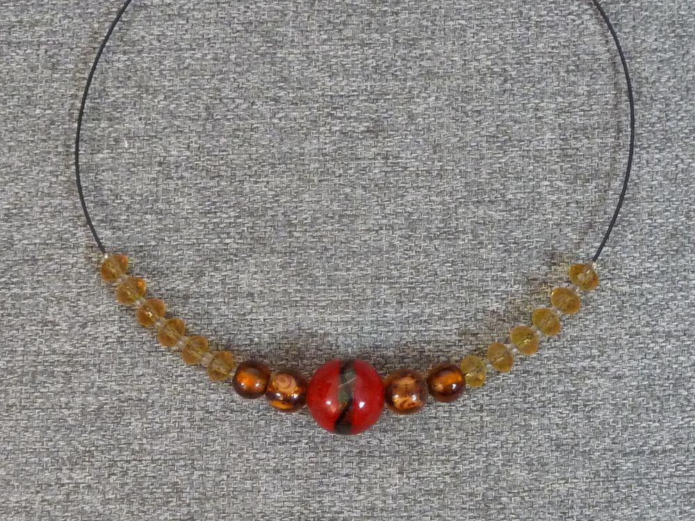 Collier/ Ras de Cou en M&eacute;tal Noir et Perles Rouge, Orange Bijoux et montres