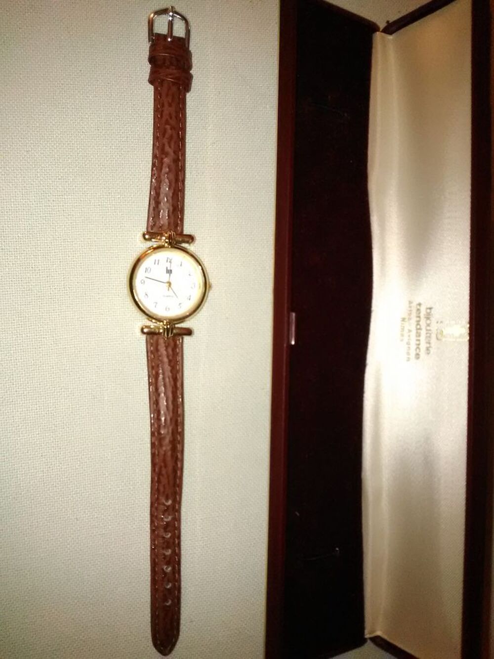 Montres "Dame" (2) / &agrave; l'unit&eacute; Bijoux et montres