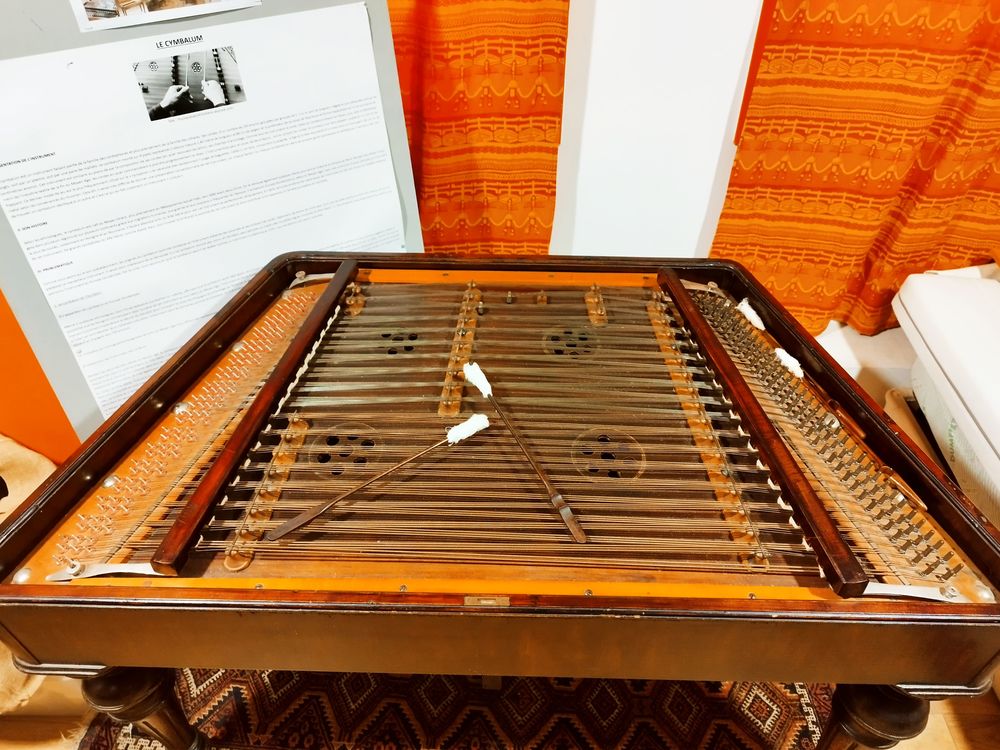 Cymbalum Schunda du d&eacute;but XX&egrave;me si&egrave;cle Instruments de musique