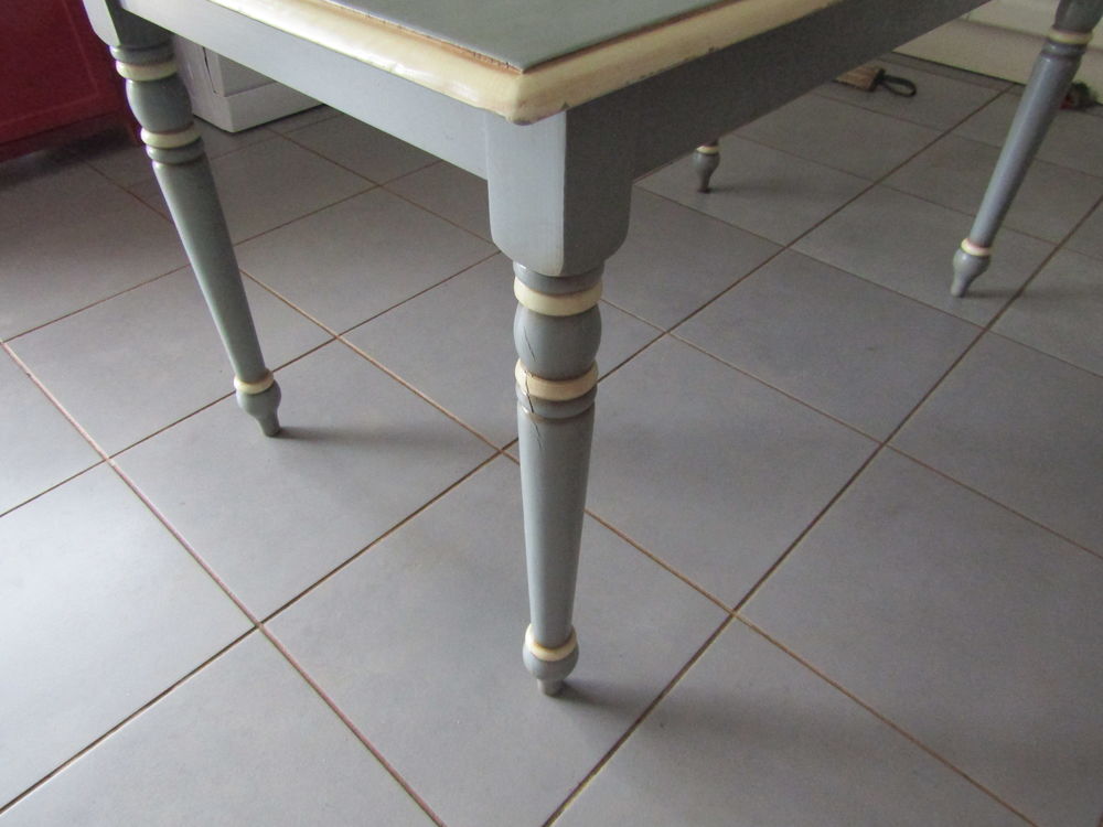 TABLE EN BOIS COULEUR GRISE Meubles
