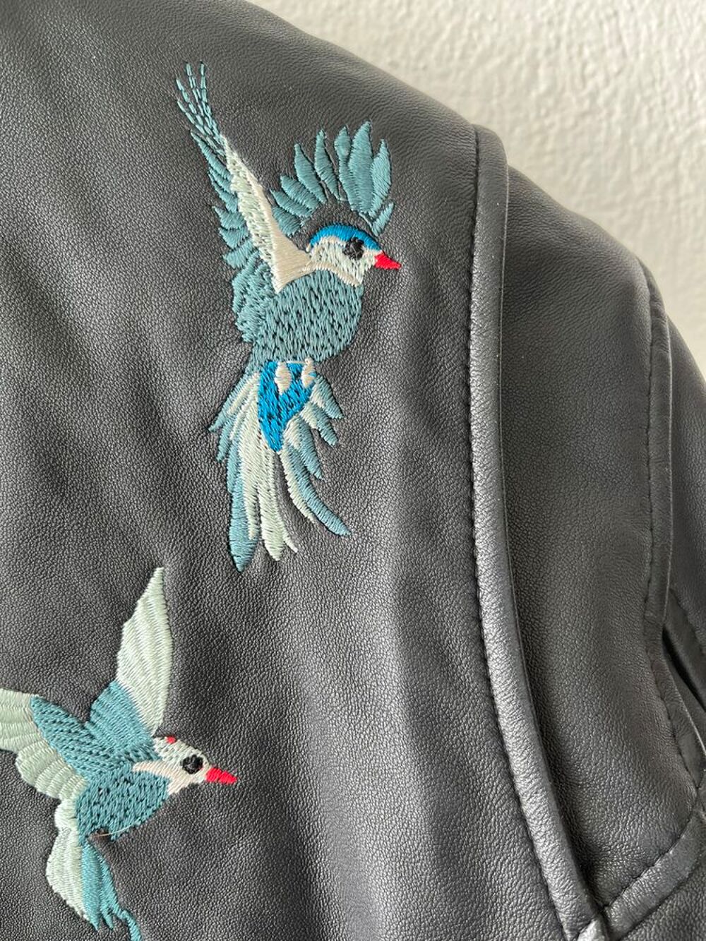 Veste cuir Zapa ( iconic &eacute;dition ). Brod&eacute;e. Taille 36 Vtements