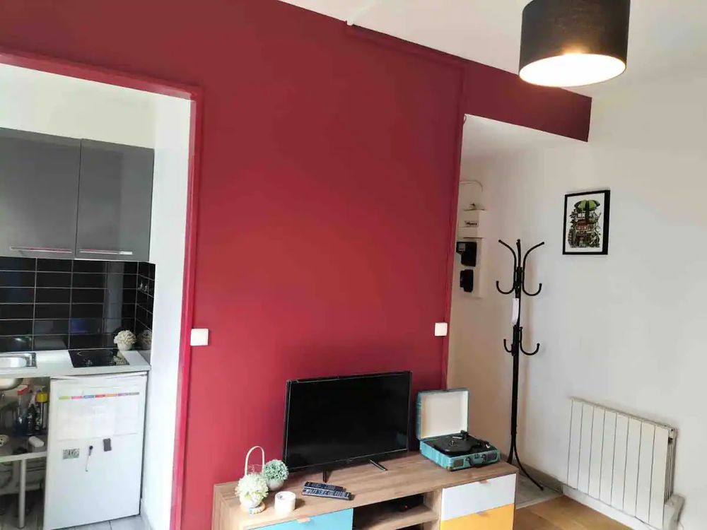 Meuble TV - Panneau - Pied en bois Meubles