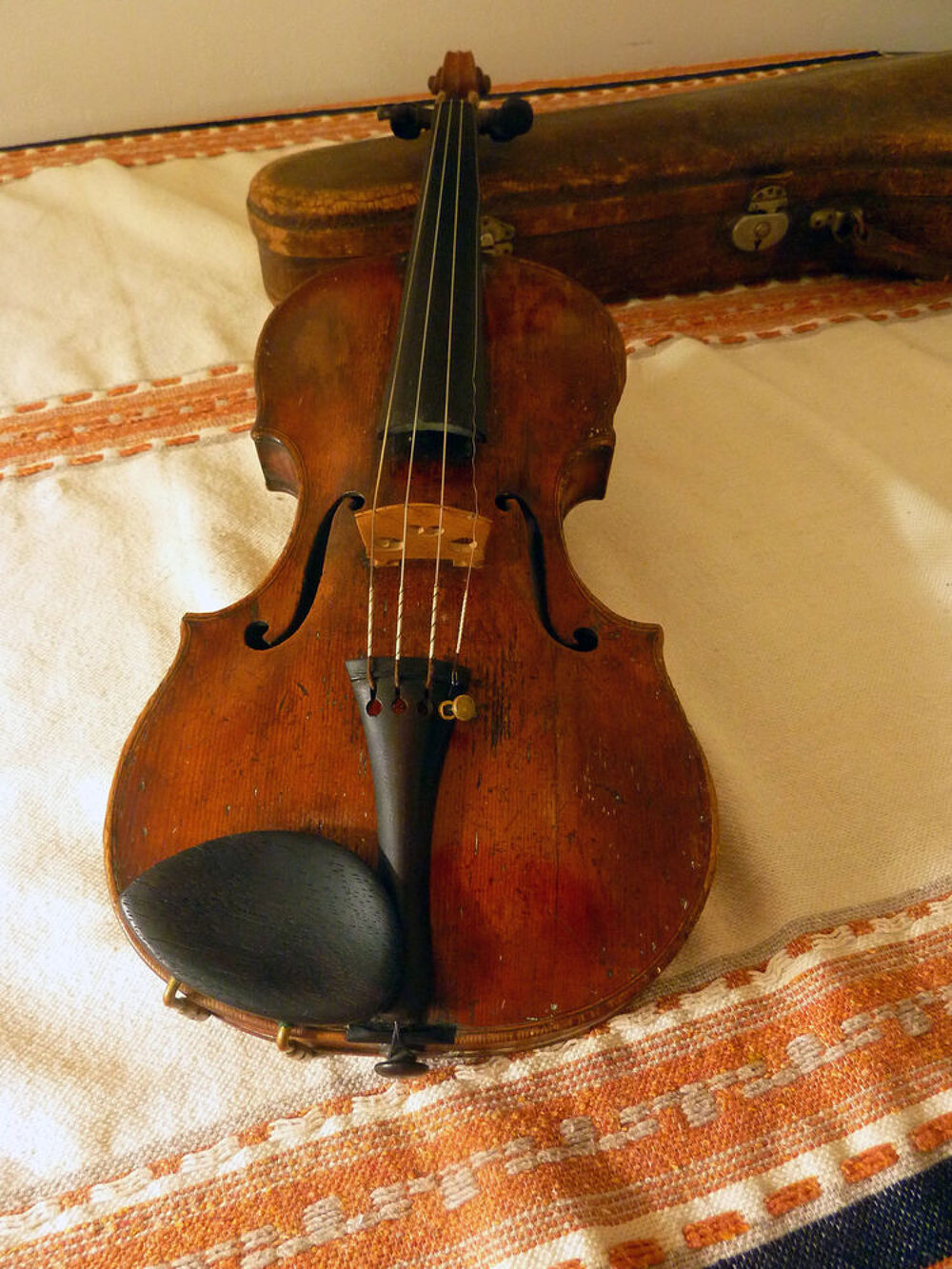 Tr&egrave;s beau violon du XVIIIe. Instrument rare et pr&eacute;cieux Instruments de musique