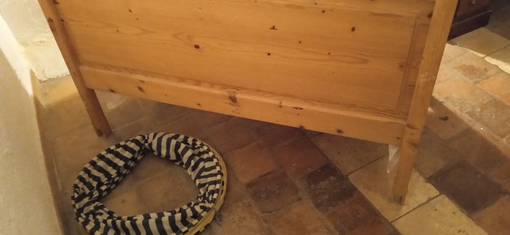 lit b&eacute;b&eacute; en pin fait par un artisan savoyard Meubles